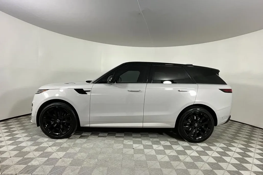 2023 Land Rover Range Rover Sport SE photo 1