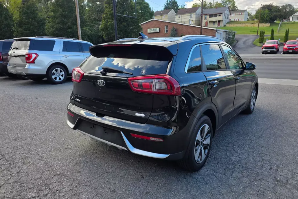 2017 Kia Niro EX photo 1