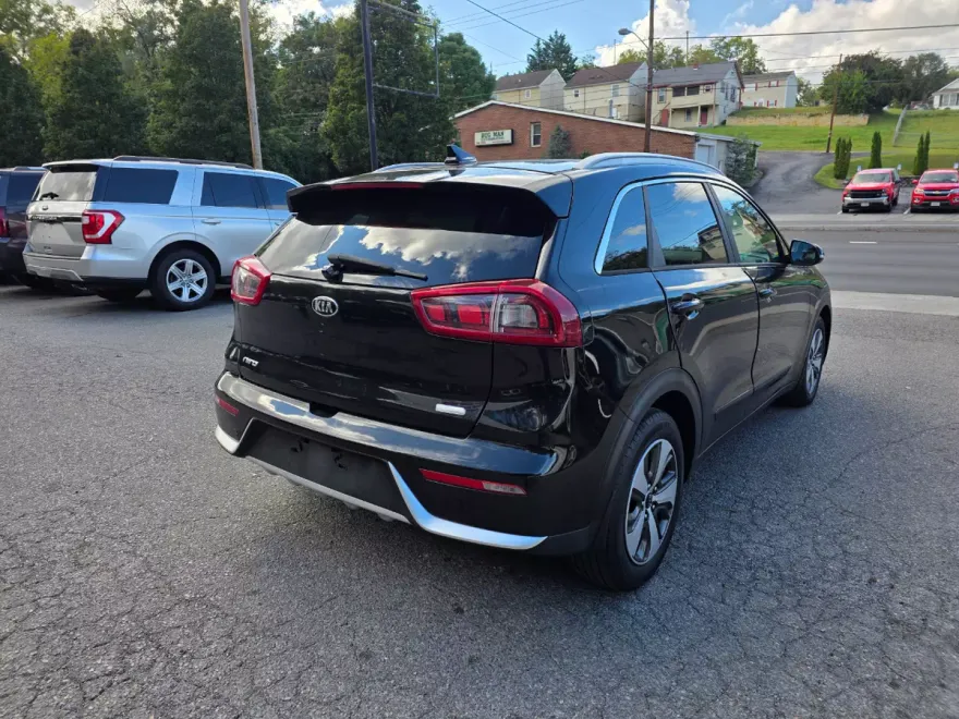 2017 Kia Niro EX photo 1