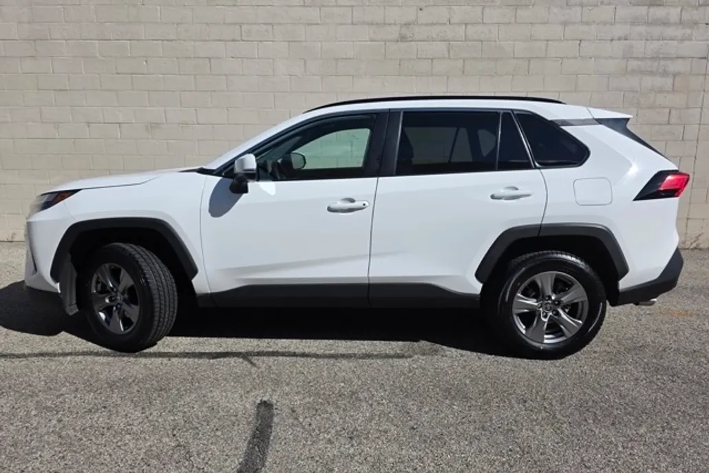 2024 Toyota RAV4 XLE photo 1