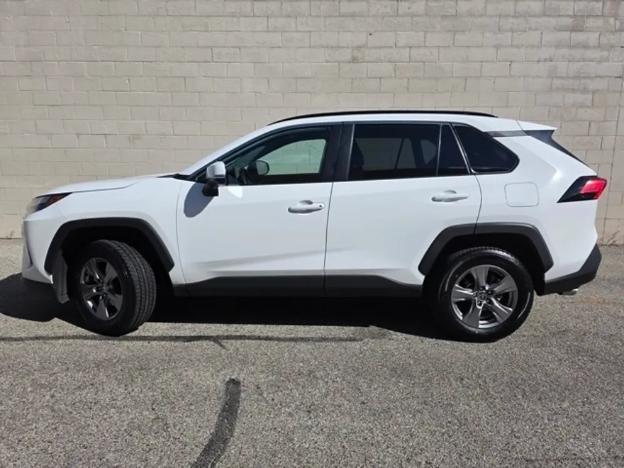 2024 Toyota RAV4 XLE photo 1