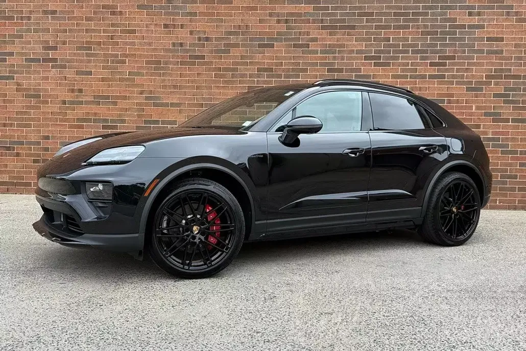 2025 Porsche Macan Electric photo 1