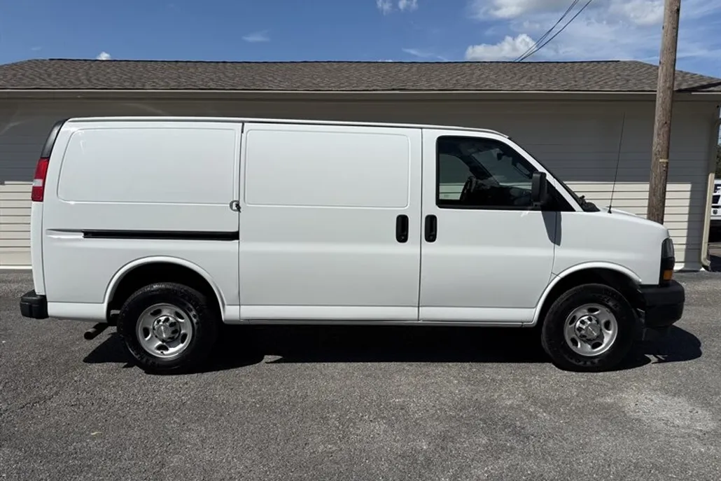 2021 Chevrolet Express 2500 Van photo 1