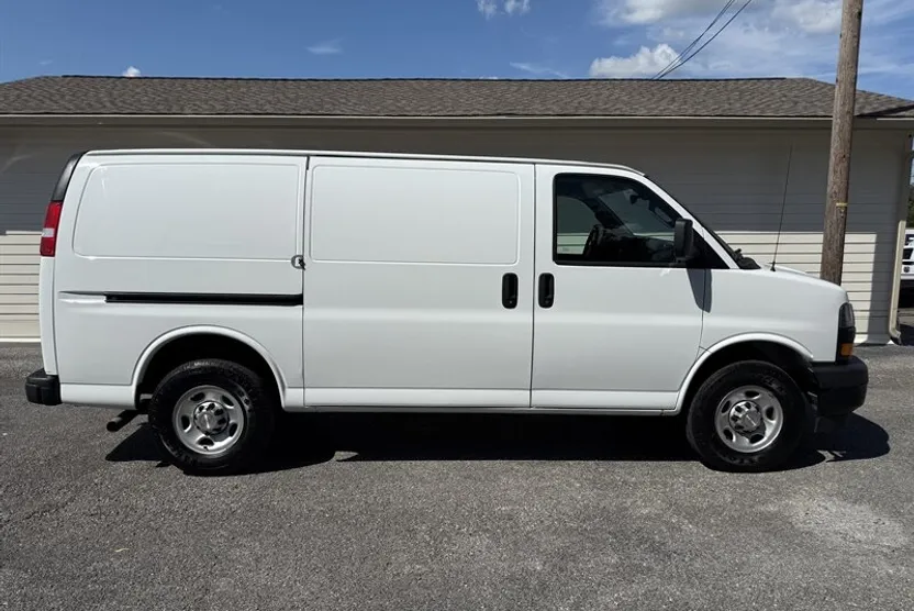 2021 Chevrolet Express 2500 Van photo 1