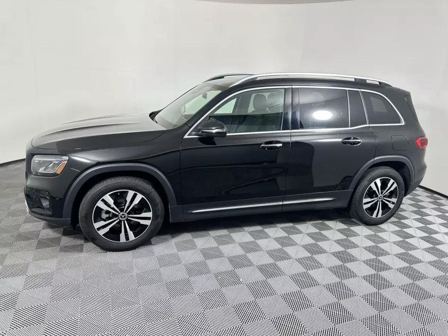 2024 Mercedes Benz GLB 250 photo 1