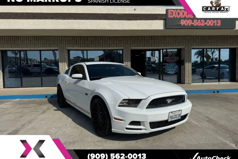 2014 Ford Mustang V6 Premium photo 1
