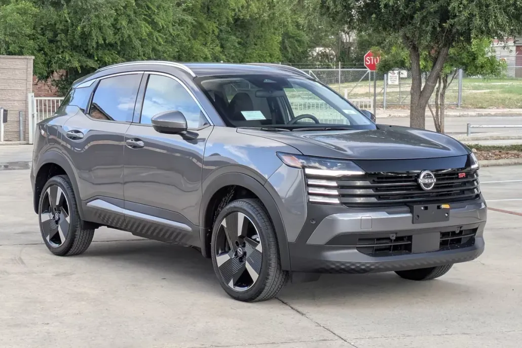 2025 Nissan Kicks SR photo 1