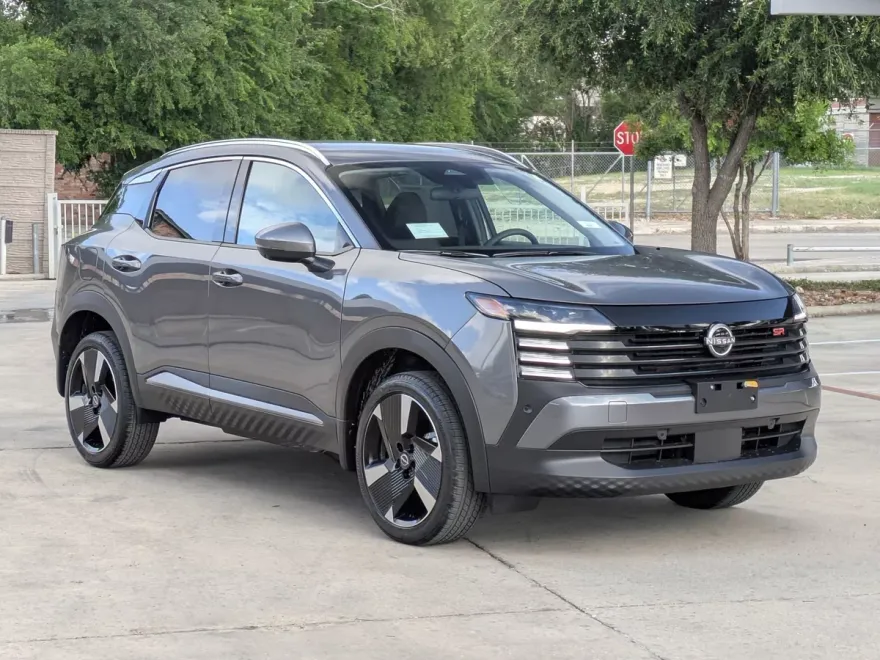 2025 Nissan Kicks SR photo 1