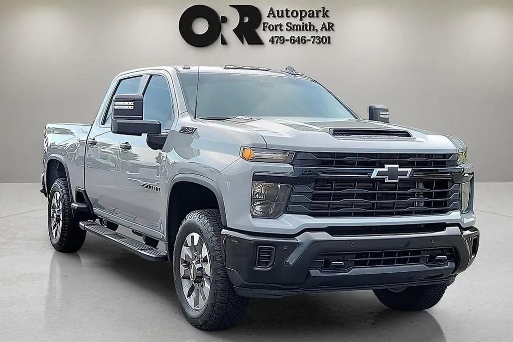 2025 Chevrolet Silverado 2500HD Custom photo 1