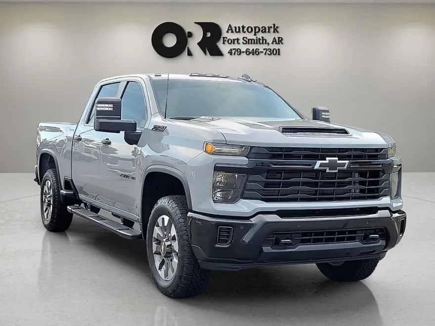 2025 Chevrolet Silverado 2500HD Custom photo 1