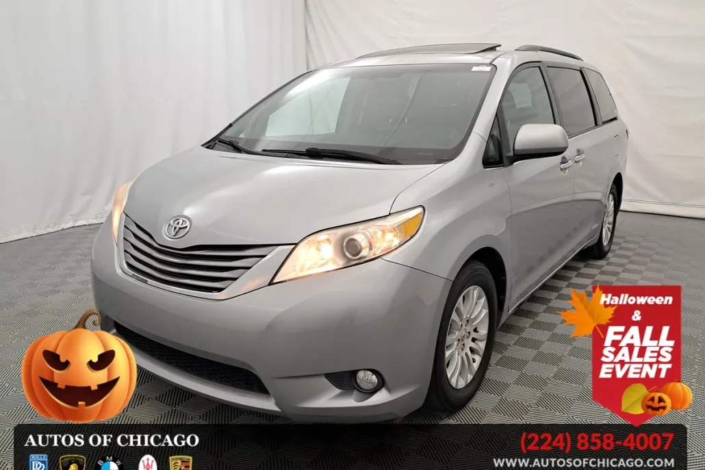 2015 Toyota Sienna XLE photo 1