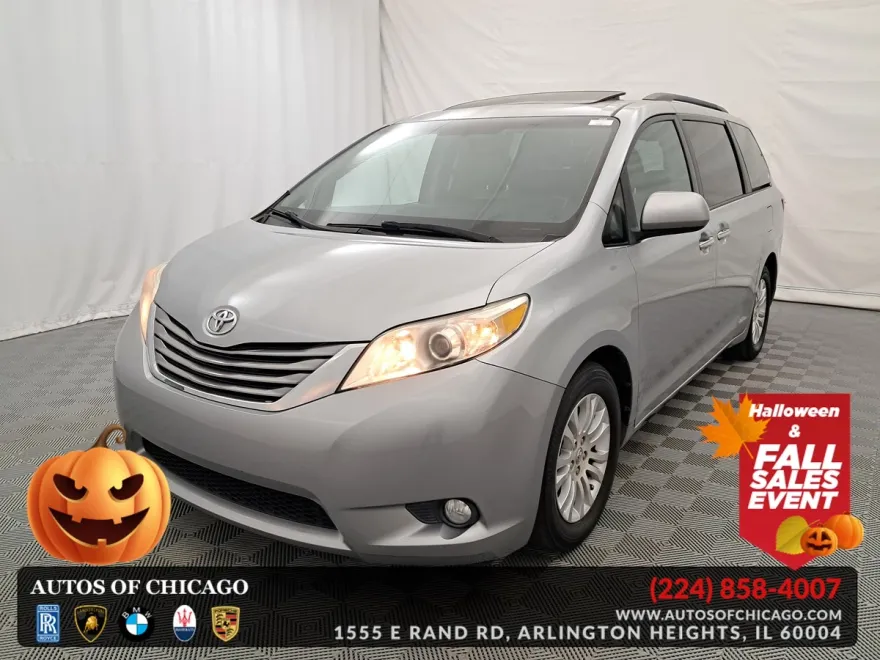 2015 Toyota Sienna XLE photo 1