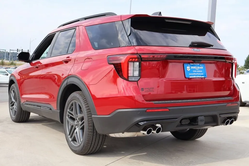 2025 Ford Explorer ST photo 1