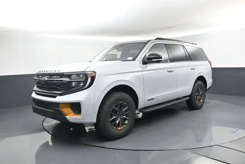2025 Ford Expedition photo 1