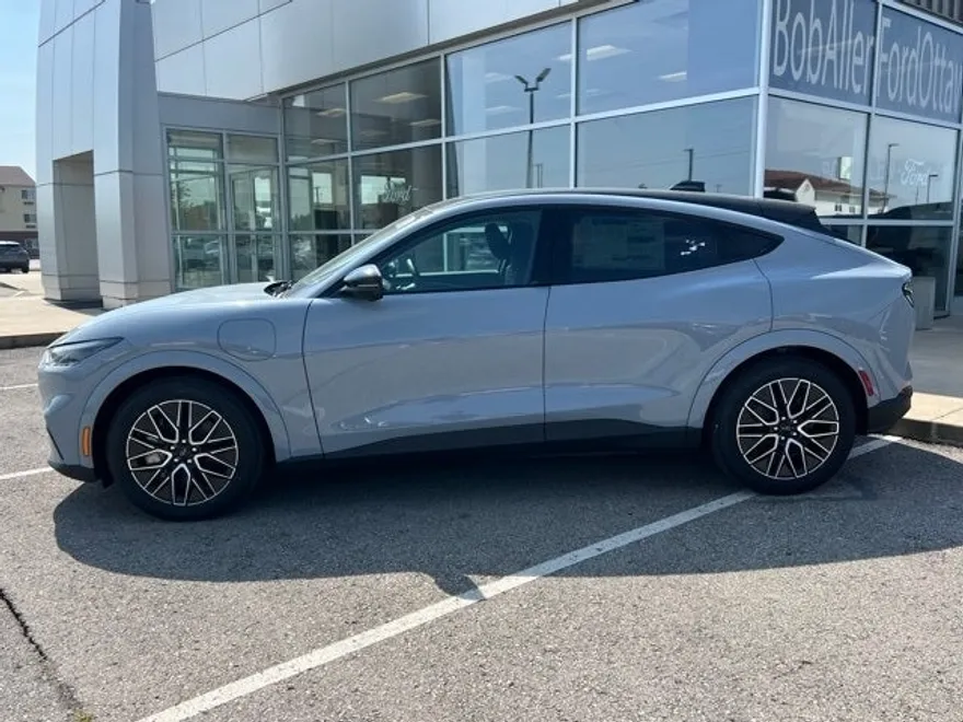 2025 Ford Mustang Mach-E Premium photo 1