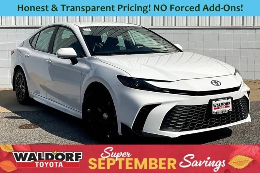 2025 Toyota Camry SE photo 1