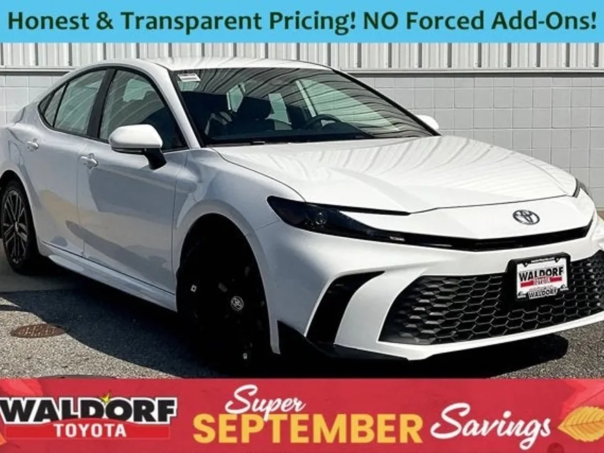 2025 Toyota Camry SE photo 1
