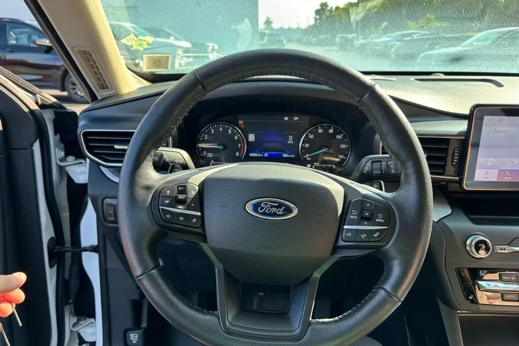2020 Ford Explorer XLT photo 1