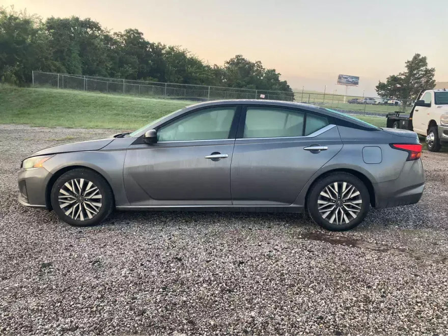 2024 Nissan Altima 2.5 SV photo 1