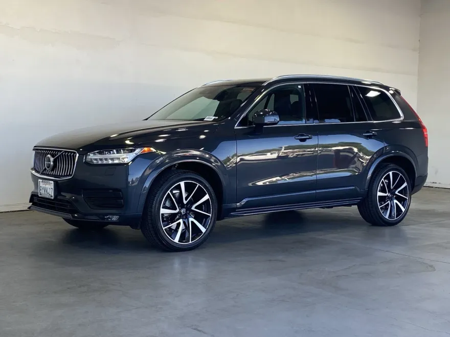 2022 Volvo XC90 T6 Momentum AWD photo 1
