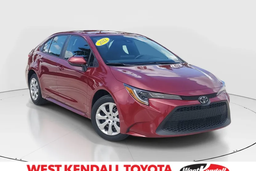 2022 Toyota Corolla LE photo 1