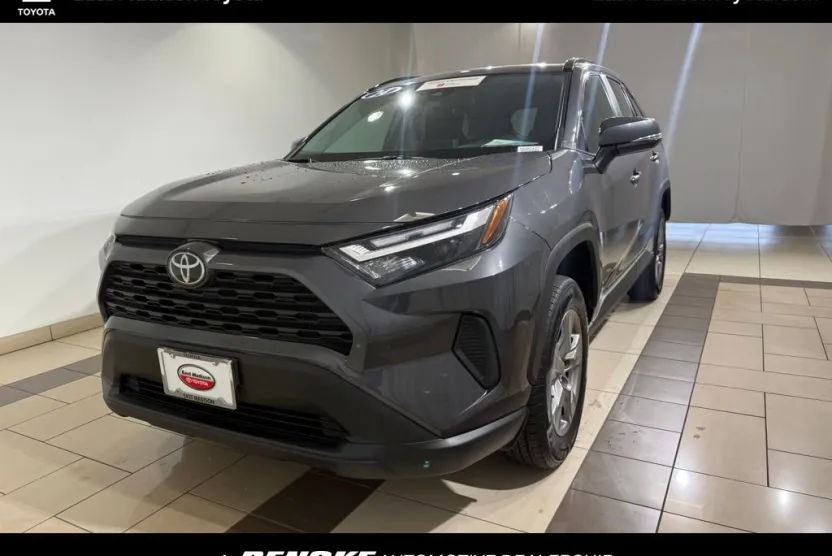 2024 Toyota RAV4 XLE photo 1