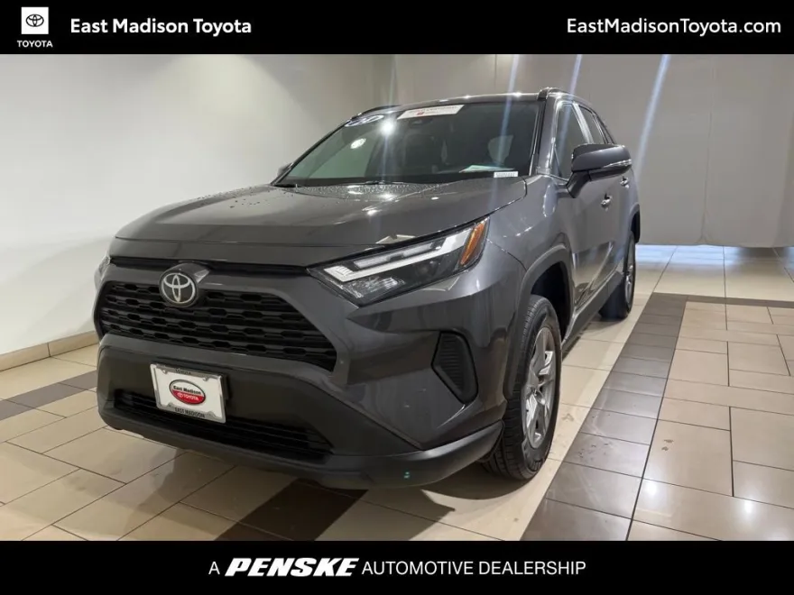 2024 Toyota RAV4 XLE photo 1