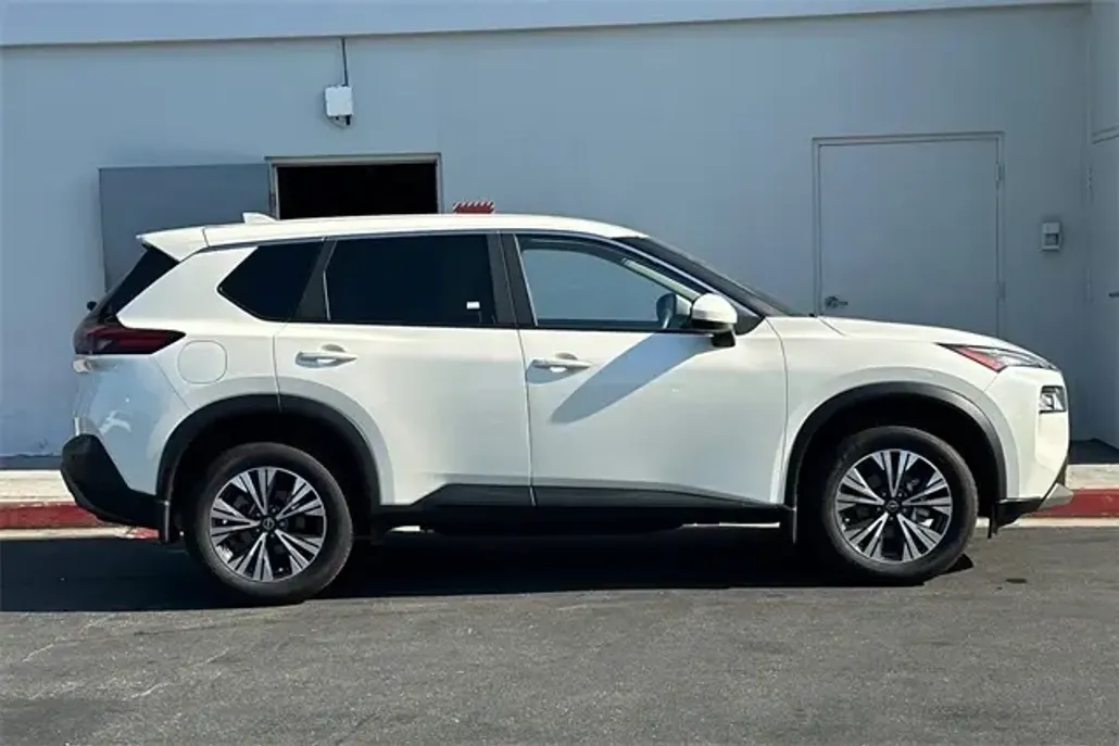 2023 Nissan Rogue SV photo 1
