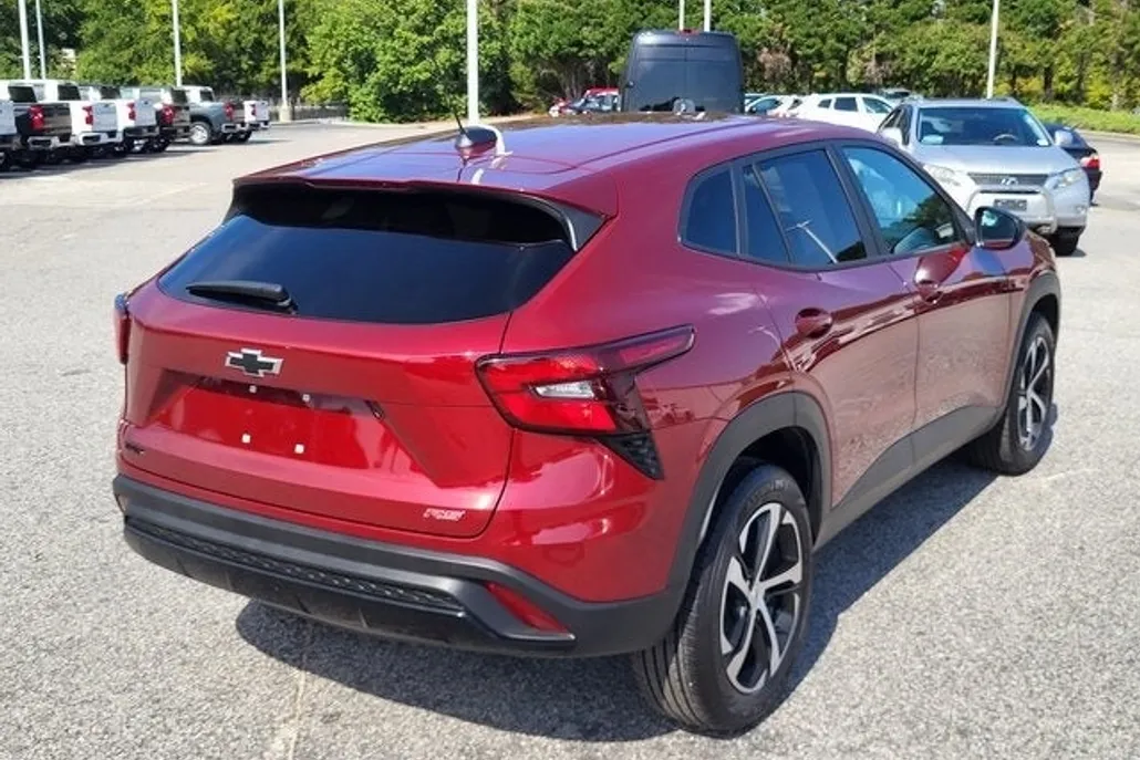 2025 Chevrolet Trax photo 1