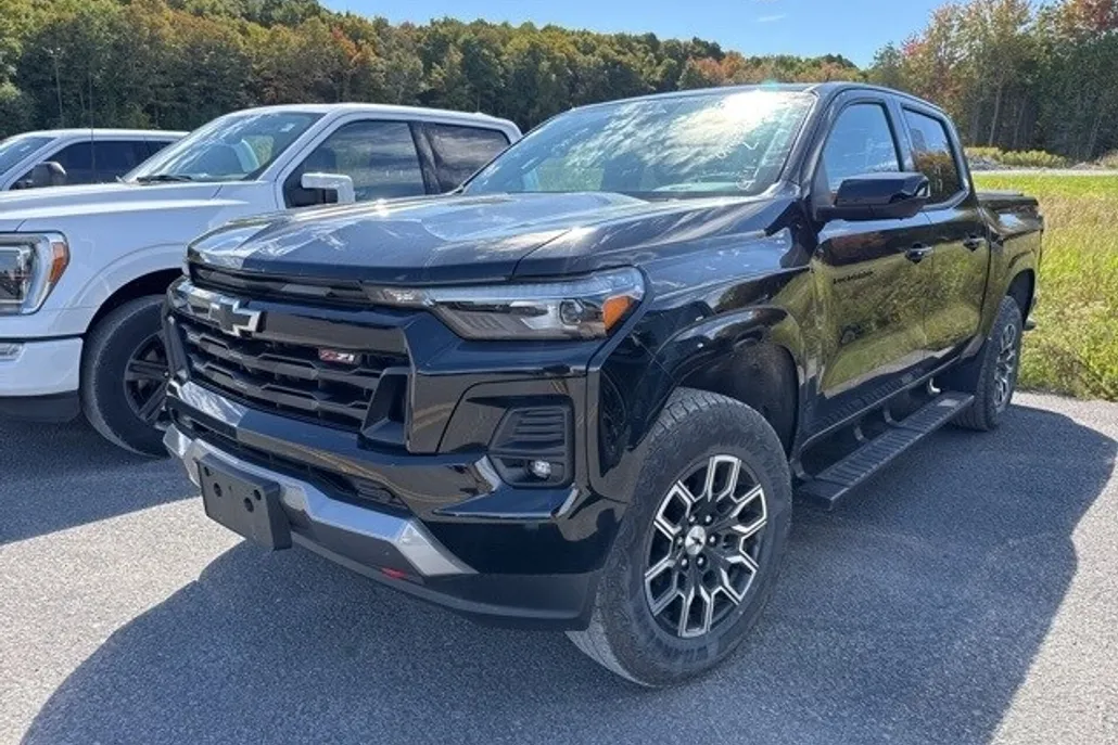 2024 Chevrolet Colorado Z71 photo 1