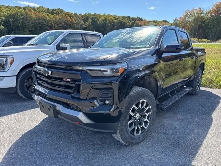 2024 Chevrolet Colorado Z71 photo 1