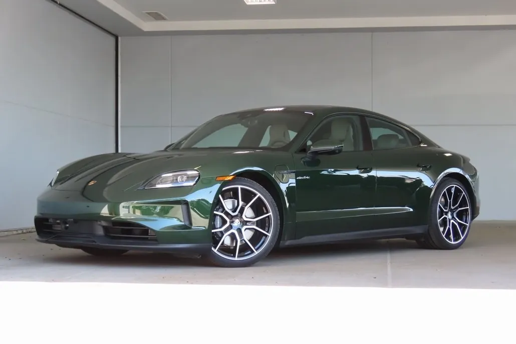 2025 Porsche Taycan 4S photo 1