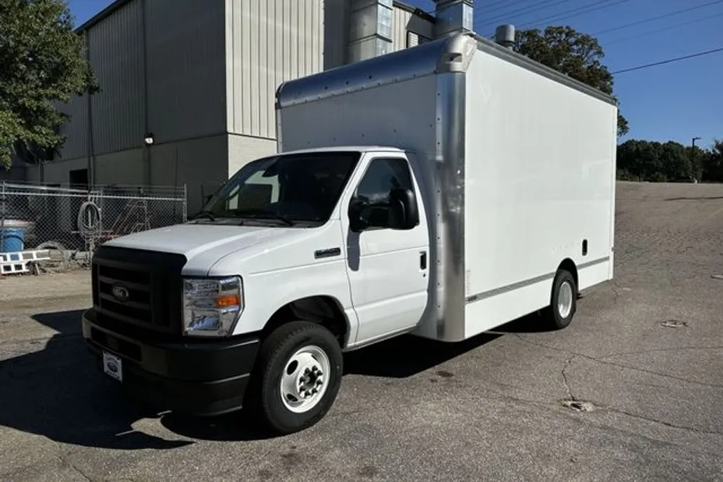 2024 Ford E-450 photo 1