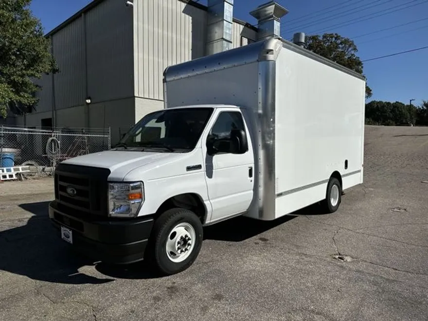 2024 Ford E-450 photo 1