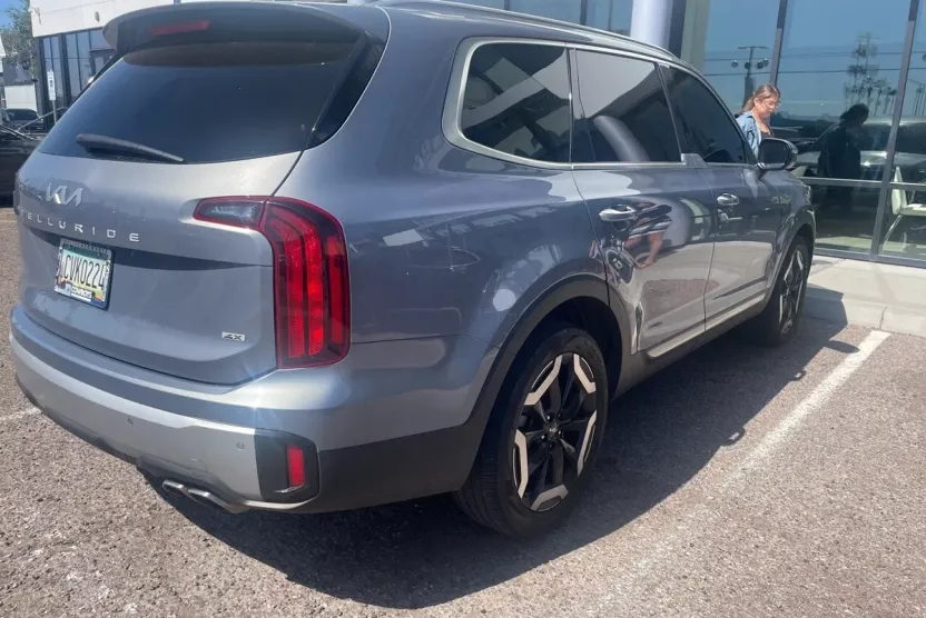 2023 Kia Telluride S photo 1
