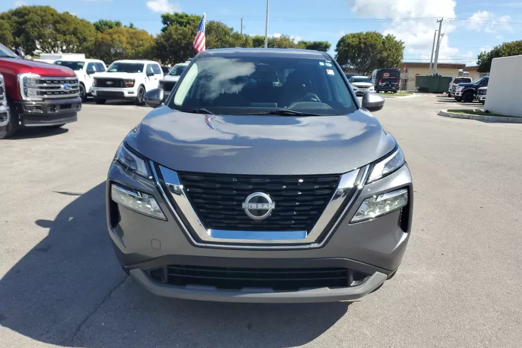 2022 Nissan Rogue SV photo 1