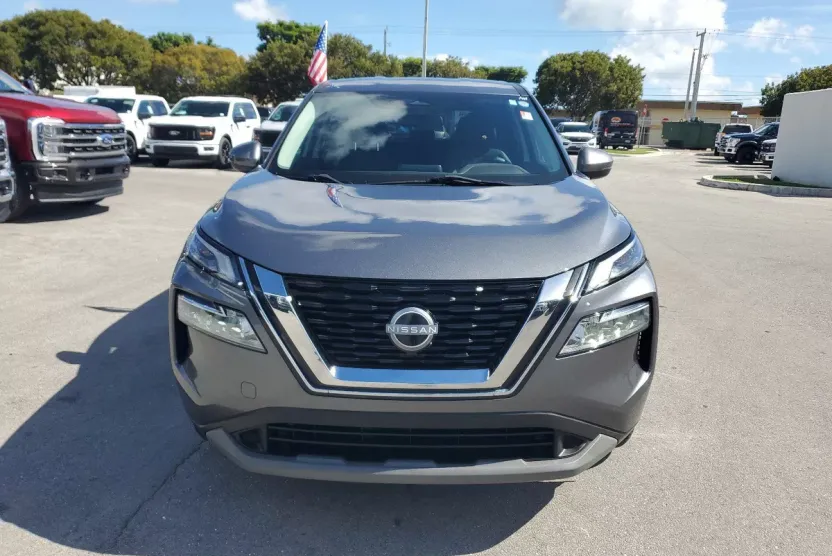 2022 Nissan Rogue SV photo 1