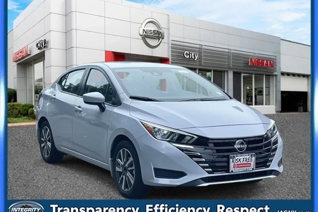 2024 Nissan Versa 1.6 SV photo 1