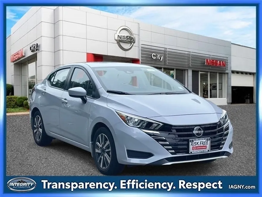 2024 Nissan Versa 1.6 SV photo 1
