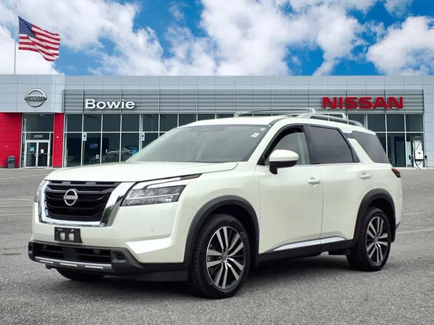 2023 Nissan Pathfinder Platinum photo 1