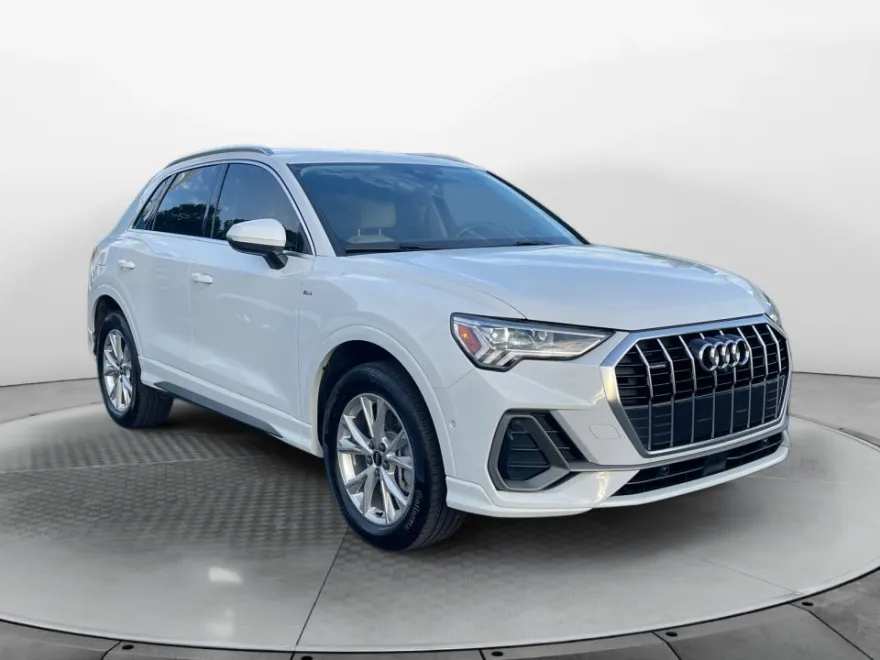 2021 Audi Q3 Premium Plus 45 TFSI S line photo 1