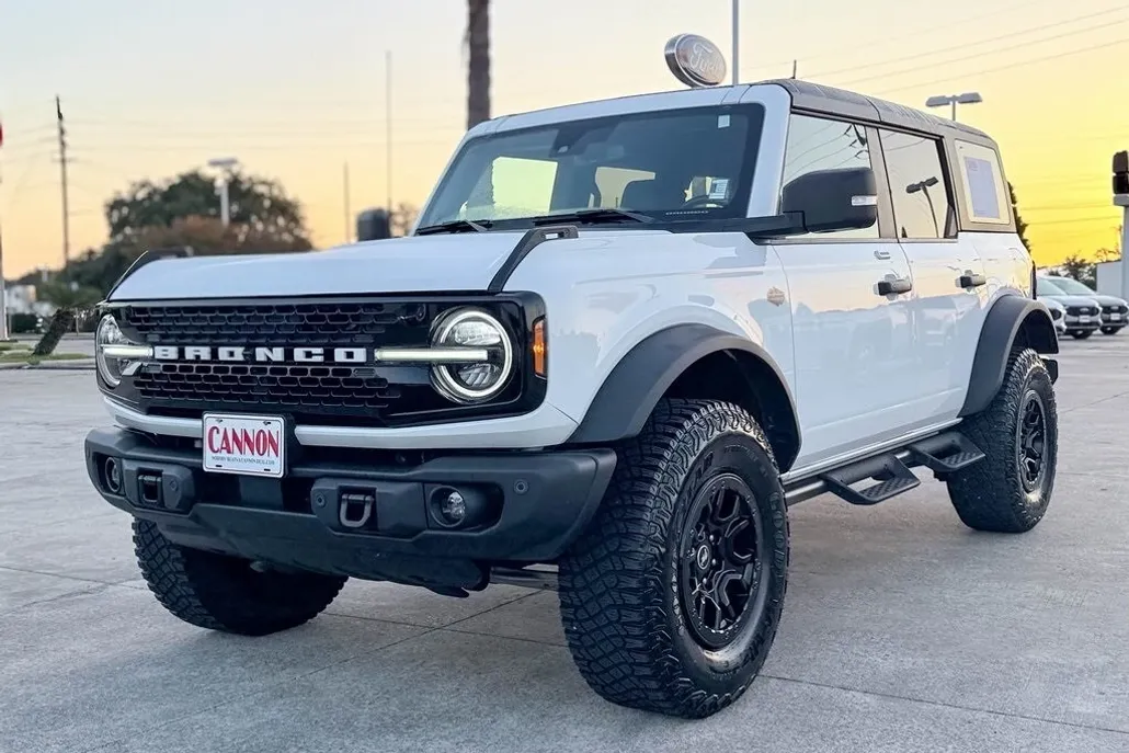 2023 Ford Bronco Base Big Bend Black Diamond Outer Banks Badlands Wildtrak Everglades photo 1
