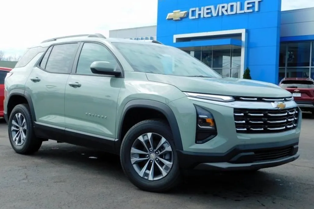 2025 Chevrolet Equinox LT photo 1