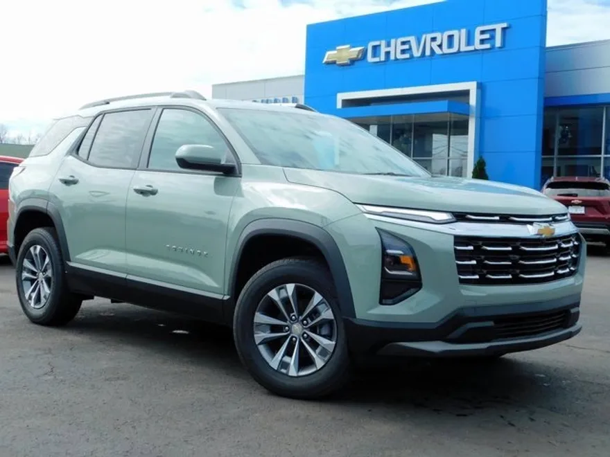 2025 Chevrolet Equinox LT photo 1