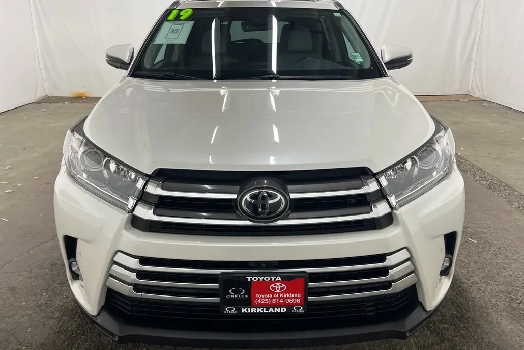 2019 Toyota Highlander Limited Platinum photo 1