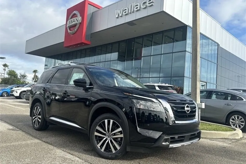 2025 Nissan Pathfinder Platinum photo 1