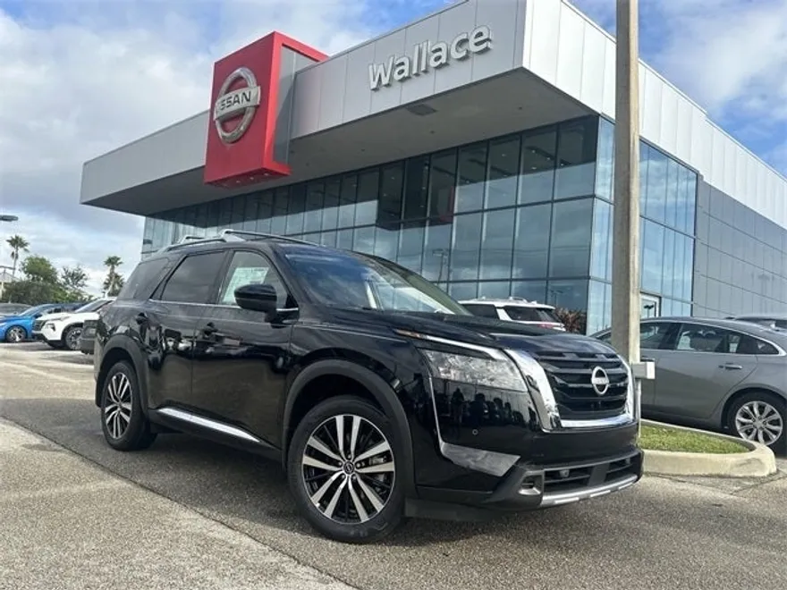 2025 Nissan Pathfinder Platinum photo 1