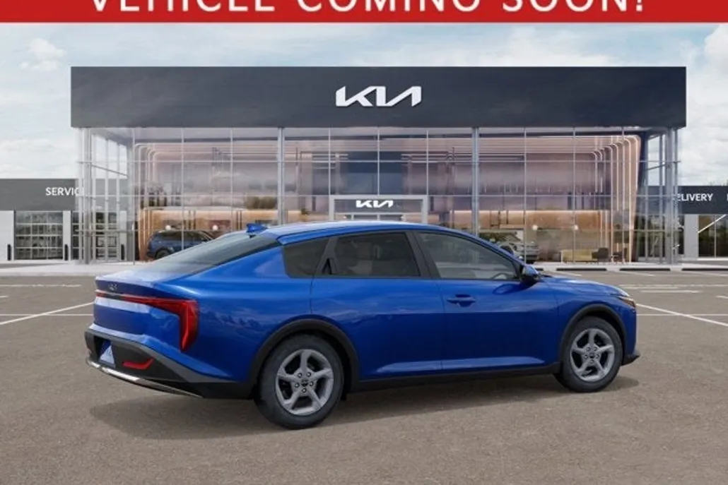 2025 Kia K4 LXS photo 1