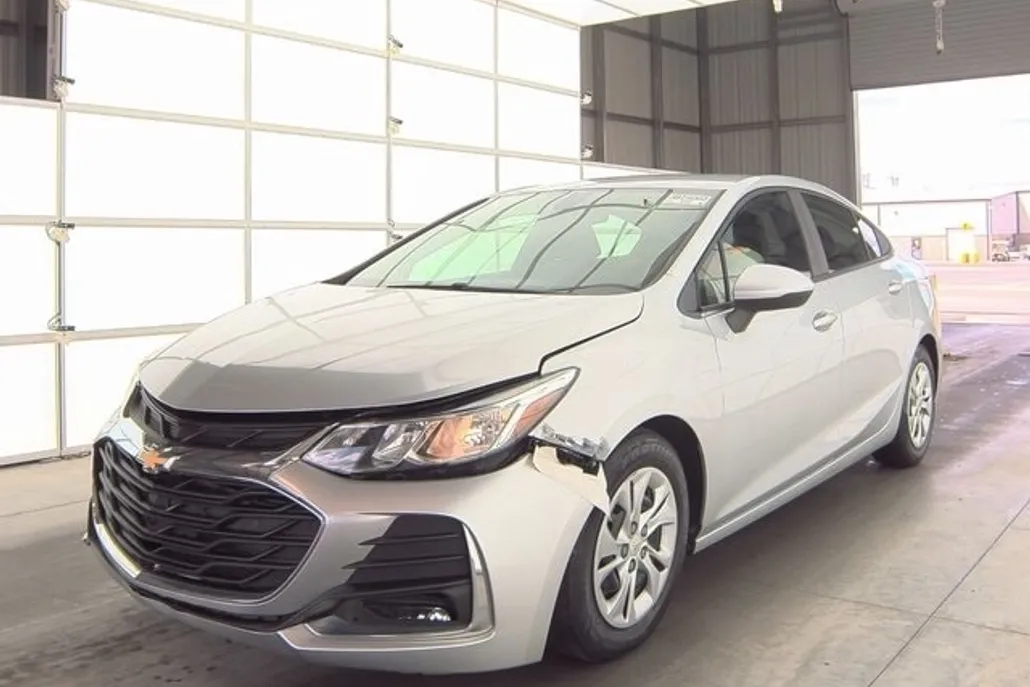 2019 Chevrolet Cruze LS photo 1