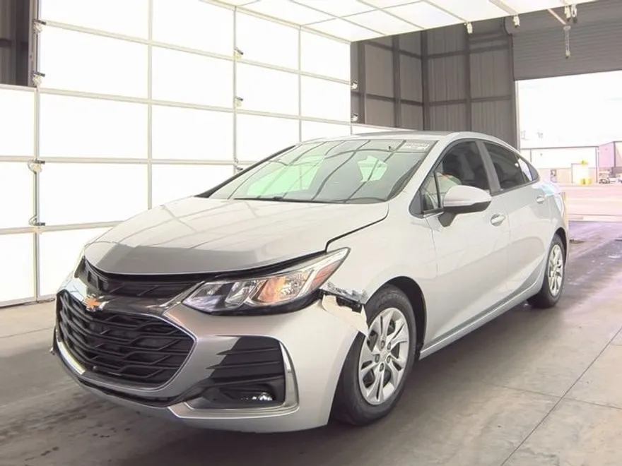2019 Chevrolet Cruze LS photo 1